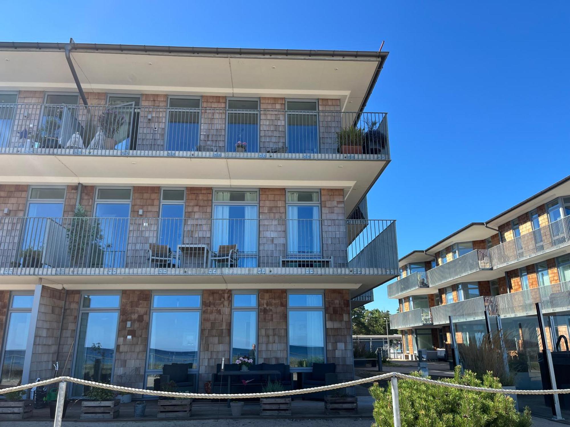 Ahusbrygga Apartment Hotel Exterior photo